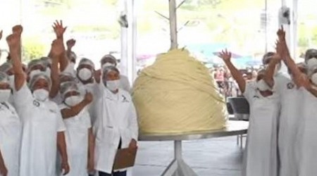 World's largest string cheese ball made in Mexico