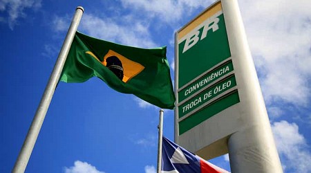 Petrobras pushes Brazil fertilizer plans, weighs $800M for plant - Bloomberg