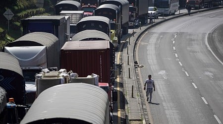 Road blocks lifted as Colombia reaches deal with striking truckers