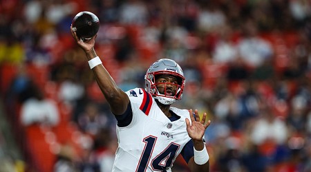 Patriots' Jacoby Brissett Suffers Shoulder Injury in NFL Preseason vs. Commanders