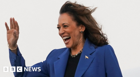 Harris arrives in Chicago for Democratic convention