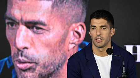 Luis Suárez, emocionado hasta las lágrimas, anunció que el viernes juega su último partido con Uruguay