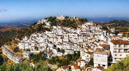 Cuna del andalucismo, este pueblo blanco de Málaga es la parada cultural y natural perfecta para huir de la masificación de la Costa del Sol