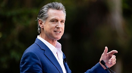 Newsom urges California schools to restrict cellphone usage in classrooms