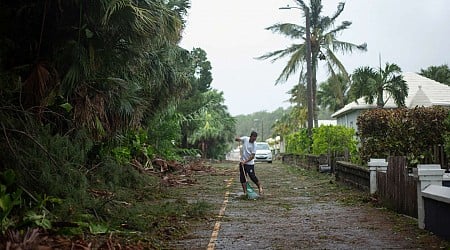 L’ouragan Ernesto, rétrogradé en tempête tropicale, s’éloigne des Bermudes