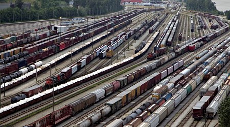 CN Rail issues lockout notice to union, Canada-wide freight rail stoppage looms