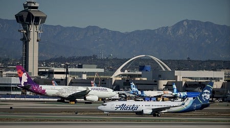 Merger of Alaska Airlines, Hawaiian Airlines moves forward, clears antitrust concerns