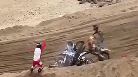 Four Dirt Bikers Collide During Argentina Competition in Wild Video