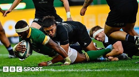 South Africa edge out All Blacks to close in on title