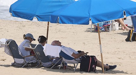 Biden’s Beach Snooze Roils GOP: Who’s Running the Country?