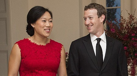 Mark Zuckerberg got his wife a 7-foot statue of herself. A couples therapist said such a lavish gift might be a red flag.