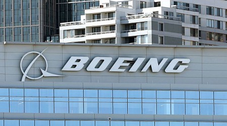 Boeing reaches deal with union to avoid strike