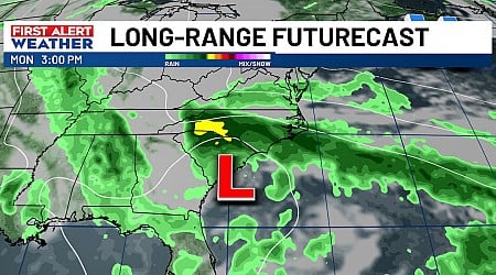 Low forms off the coast of the Carolinas late this weekend