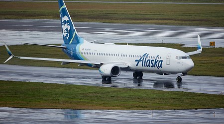 Alaska Airlines jet brakes to avoid possible collision with plane