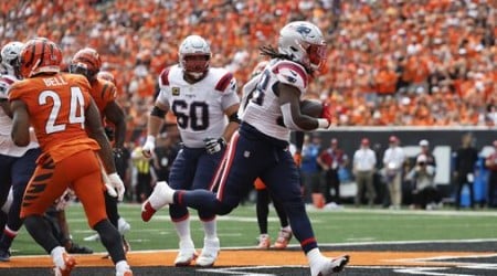 A workhorse in Week 1, Rhamondre Stevenson takes it a little easier in Patriots practice