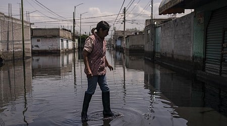 Residents of Mexico City suburb are anxious after living over a month in black sewage water