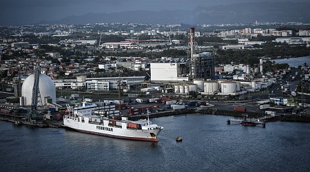 Martinique: des manifestants bloquent le port de Fort-de-France pour protester contre la "vie chère"