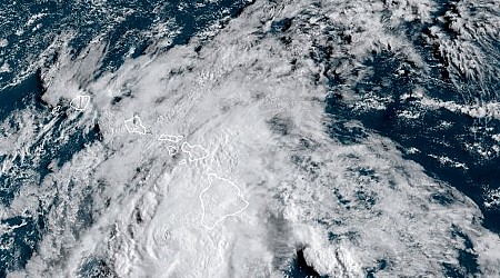 Tropical Storm Hone Swirls Past Hawaii’s Main Islands