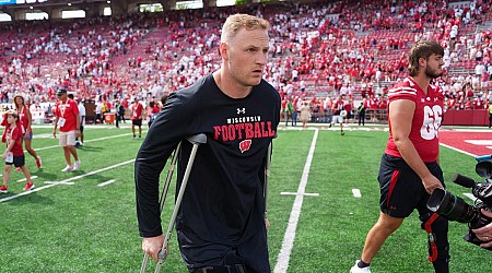 Tyler Van Dyke injury: Wisconsin QB to miss remainder of season after exiting Alabama game, per reports