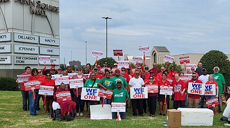 Apple Penn Square workers picketed outside Oklahoma City mall