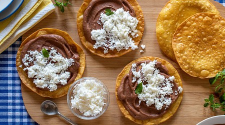 Catrachitas hondureñas, la receta de tortillas de maíz fritas más adictiva, fácil y deliciosa para el picoteo del finde