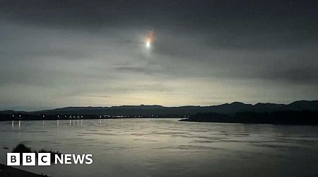 Moment asteroid lights up night sky in Philippines