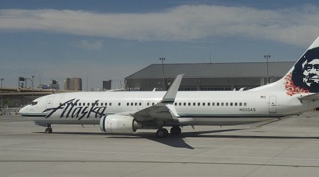 Alaska Airlines announces completion of Hawaiian Airlines purchase