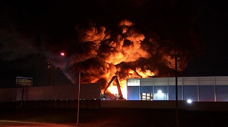 Fire crews battle large blaze at Columbus, Ohio junkyard