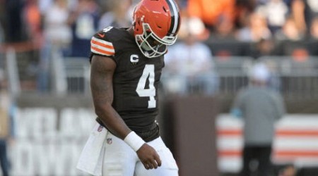 “Deshaun Watson Is Horrific”: Thousands Boo Browns QB as NFL Fans Troll Him Over Repeated Sacks vs Giants