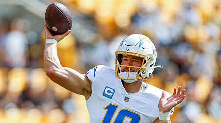 Chargers QB Justin Herbert leaves loss vs. Steelers early with ankle injury