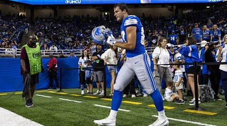 Lions TE Sam LaPorta Carted Off After Suffering Injury