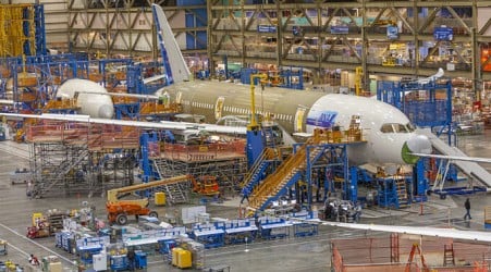 To avoid strike, Boeing promises 25% pay hike—and to build next jet in Seattle