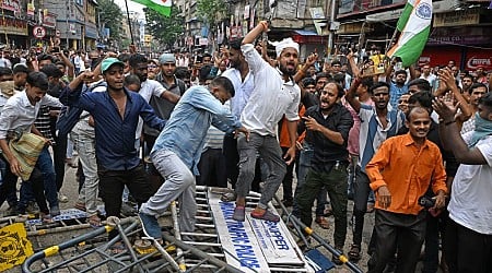 Indian Police Fire Teargas at Rally Against Rape and Killing of Trainee Doctor