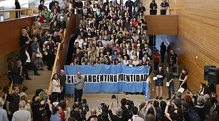 San Sebastian Festival Stages Argentine Protest