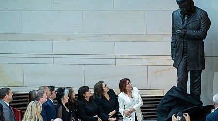 Johnny Cash becomes first musician with statue at U.S. Capitol