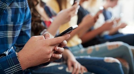 Ban cellphones in Texas public schools