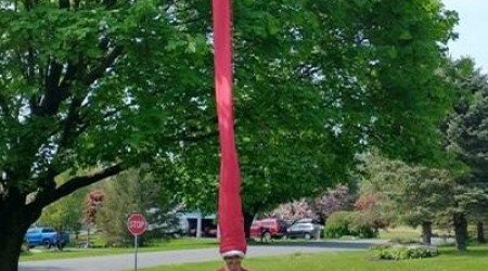 Pa. student spent years building world's tallest hat