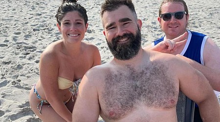 Jason Kelce’s beach pic with fans has a revealing twist