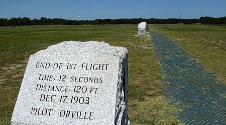 Plane crashes at Wright Brothers National Memorial