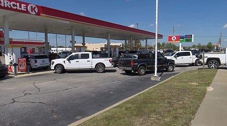 Long lines reported at gas station in Lexington, South Carolina