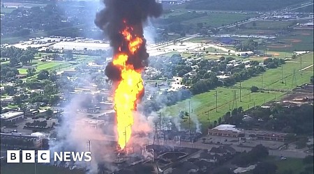 Pipeline explosion in Texas causes pillar of fire