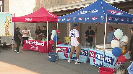 Fans across KC prepare for Royals first playoff game since 2015