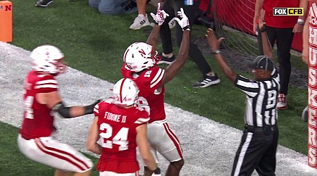 Dylan Raiola connects with Isaiah Neyor for a 6-yard TD, giving Nebraska the lead over Illinois