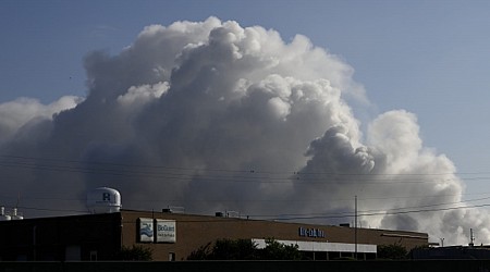 Atlanta likely to be covered by haze and chlorine odor from chemical lab fire, officials warn