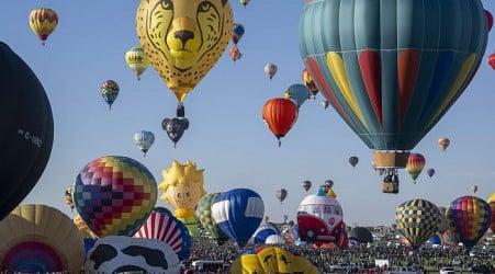 International fiesta fills New Mexico's sky with colorful hot air balloons