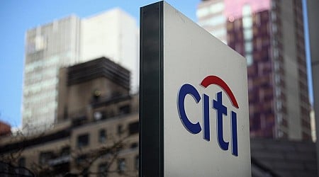 Elizabeth Warren says Citi has become 'too big to manage'