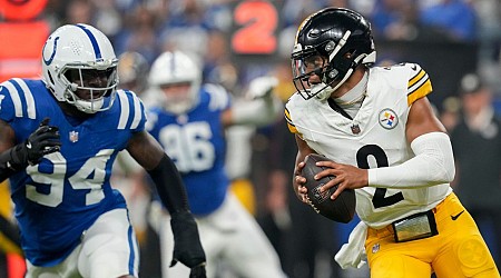 Justin Fields rushes for TD in third quarter to make it a one-score game vs. Colts