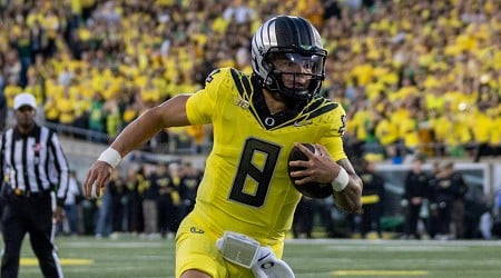 Oregon's Dillon Gabriel Throws 2 1st-Half INTs as CFB Fans Criticize QB vs. MSU