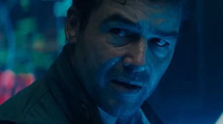 Kyle Chandler Latest Resident of Sector 2814 Offered a Green Lantern Ring