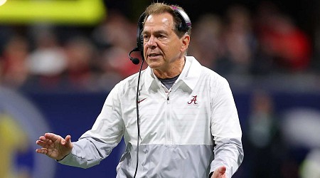 Video: Derrick Henry, Former Alabama Players Honor Nick Saban on 'College GameDay'